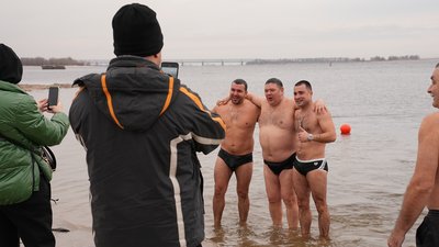 Спільне фото після купання у Дніпрі, 6 січня 2024 рік, м.Черкаси