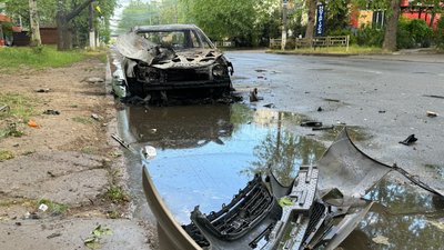 Авто, яке атакував російський дрон у Херсоні