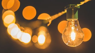 Роботи під обстрілами: у Чернігові повернули електрику у майже 36 тисяч домогосподарств