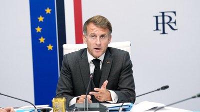 Макрон у Єлисейському палаці