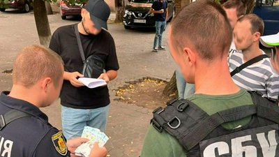 У Кропивницькому затримали заступника декана та викладача Льотної академії У Кропивницькому затримали заступника декана та викладача Льотної академії