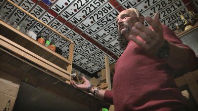 Озера й гори в банках: волинянин колекціонує землю та воду з понад 50 країн Озера й гори в банках: волинянин колекціонує землю та воду з понад 50 країн