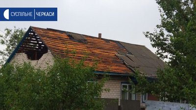 Пошкоджені будинки та городина: на Черкащині ліквідовують наслідки негоди