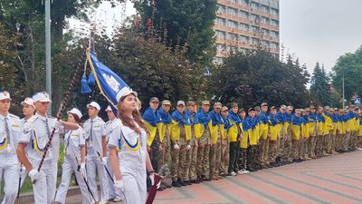 Черкаським школярам вручили відзнаки "Відмінник Захисту України" Черкаським школярам вручили відзнаки "Відмінник Захисту України"
