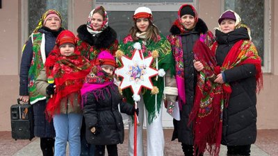 Колектив гуртка під час щедрування