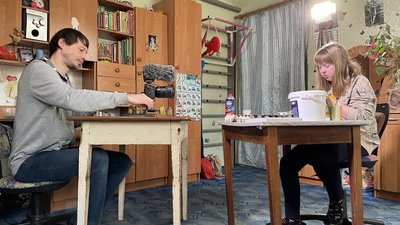 Дівчина з прифронтового Золотого рятує бездомних котів Дівчина з прифронтового Золотого рятує бездомних котів