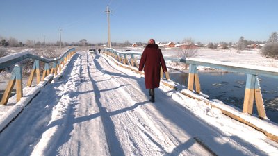 Доля переправи: на Рівненщині руйнується дерев'яний міст через річку Доля переправи: на Рівненщині руйнується дерев'яний міст через річку