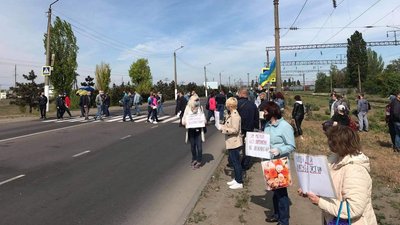 На Одещині портовики перекрили дорогу: вимагали забезпечити їх роботою та виплатити 15 млн зарплати