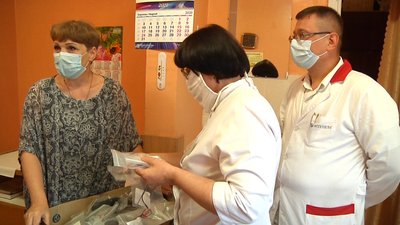 У Житомирі волонтери передали малозабезпеченим жителям майже тисячу пар окулярів У Житомирі волонтери передали малозабезпеченим жителям майже тисячу пар окулярів