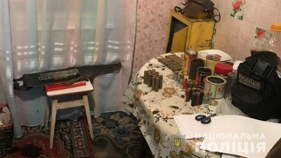 15 років за ґратами загрожує чоловіку, якого підозрюють у вбивстві родичів на Хмельниччині
