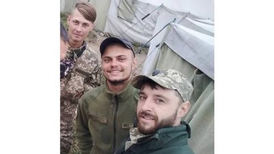 "Для нас він всіх був супергероєм". На фронті загинув рок-музикант з Дніпропетровщини Андрій Касенюк "Для нас він всіх був супергероєм". На фронті загинув рок-музикант з Дніпропетровщини Андрій Касенюк