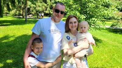 Родина Олександра та Анастсасії Лупенків з дітьми