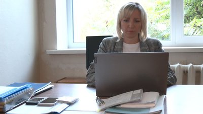 У рідній школі на дошці написано "23 лютого": як працюють вчителі-переселенці у Черкасах У рідній школі на дошці написано "23 лютого": як працюють вчителі-переселенці у Черкасах