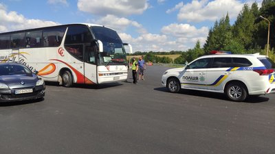 На Тернопільщині підприємці перекрили дорогу На Тернопільщині підприємці перекрили дорогу