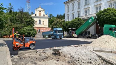 Укладання асфальту на вул. Винниченка