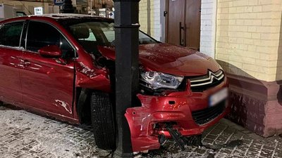 На Волині нетвереза 18-річна водійка влетіла в стовп