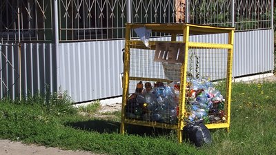 Баки для сортування сміття, що виготовив та встановив Ярослав Пісоцький Баки для сортування сміття, що виготовив та встановив Ярослав Пісоцький