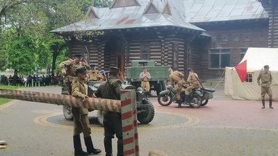 Марш слави, реконструкція подій, панахида. В Івано-Франківську відзначили День Героїв Марш слави, реконструкція подій, панахида. В Івано-Франківську відзначили День Героїв