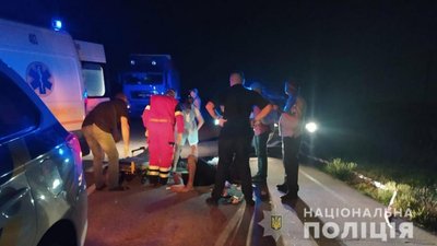 За 20 км від Мелітополя на Запоріжжі розстріляли мікроавтобус, постраждав водій За 20 км від Мелітополя на Запоріжжі розстріляли мікроавтобус, постраждав водій