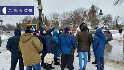 У Недригайлові люди перекрили трасу через непорозуміння з місцевою агрофірмою У Недригайлові люди перекрили трасу через непорозуміння з місцевою агрофірмою