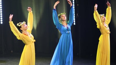 "Різдво разом з Україною". Хореографічний ансамбль з Кропивницького "Світанок" представляв Україну у Фінляндії "Різдво разом з Україною". Хореографічний ансамбль з Кропивницького "Світанок" представляв Україну у Фінляндії