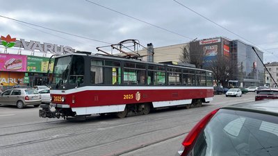 У Кам'янському на Дніпропетровщині частково відсутнє світло через обстріли РФ У Кам'янському на Дніпропетровщині частково відсутнє світло через обстріли РФ