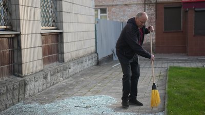 "Якби я не нахилив трішки голови, моєї голови не було б". Що розповідають очевидці про удари по Білопіллю "Якби я не нахилив трішки голови, моєї голови не було б". Що розповідають очевидці про удари по Білопіллю