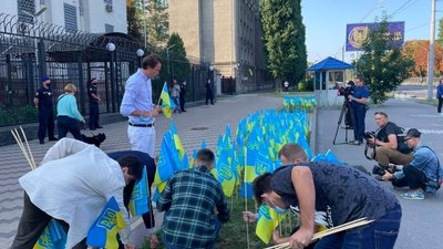 У києві під посольством У києві під посольством