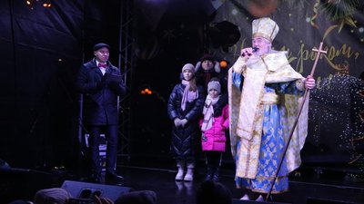 Повернення до традицій: коли черкаський Дід Мороз став Святим Миколаєм Повернення до традицій: коли черкаський Дід Мороз став Святим Миколаєм