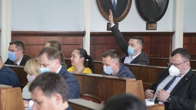 Голосування за транспорт і штовханина на сесії. Рік тому запрацювала міська радаЧернівців Голосування за транспорт і штовханина на сесії. Рік тому запрацювала міська радаЧернівців