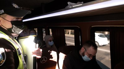 Перевірки міжобласних рейсів: поліція показала, як це проходить у Рівному Перевірки міжобласних рейсів: поліція показала, як це проходить у Рівному