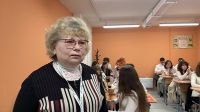 Вчителька історії в школі-укритті у Харкові, 13 травня 2024 року Вчителька історії в школі-укритті у Харкові, 13 травня 2024 року