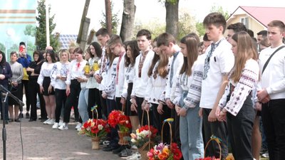 У Чернієві Івано-Франківської громади відкрили анотаційні дошки трьом загиблим військовим У Чернієві Івано-Франківської громади відкрили анотаційні дошки трьом загиблим військовим