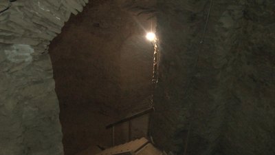 Найнижчу частину фортеці у XVII столітті засипали землею і камінням для її укріплення Найнижчу частину фортеці у XVII столітті засипали землею і камінням для її укріплення