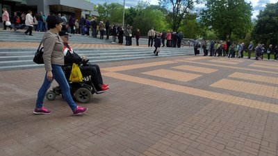 У Сумах видають продуктові набори людям з інвалідністю У Сумах видають продуктові набори людям з інвалідністю