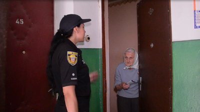 Волонтерка, мама трьох дітей: тернополянка у 36 років стала дільничною офіцеркою Волонтерка, мама трьох дітей: тернополянка у 36 років стала дільничною офіцеркою