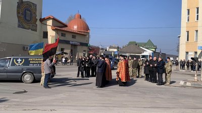 На Тернопільщині попрощалися із військовими Євгеном Гораком та Олегом Федчуком На Тернопільщині попрощалися із військовими Євгеном Гораком та Олегом Федчуком