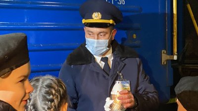 В Україну прибув Вифлеємський вогонь миру. Як його зустрічали В Україну прибув Вифлеємський вогонь миру. Як його зустрічали