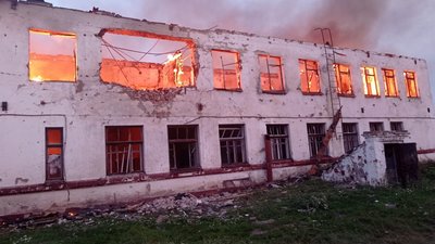 На Білопільщині внаслідок російських обстрілів зруйновані школа, пошта і гуртожиток