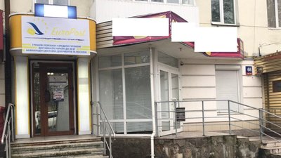 Невідомі в балаклавах напали на фінустанову в Луцьку, є травмований