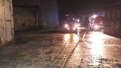 Харківські рятувальники понад сім годин гасили нічну пожежу на Зміївській ТЕС Харківські рятувальники понад сім годин гасили нічну пожежу на Зміївській ТЕС