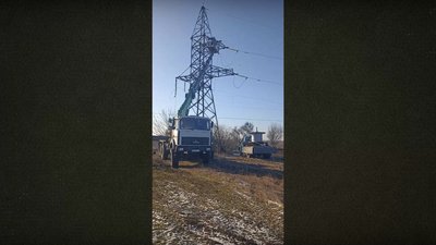 Як бригада електромонтерів з Прилуччини ремонтувала мережі у щойно розмінованій Снігурівці на Миколаївщині Як бригада електромонтерів з Прилуччини ремонтувала мережі у щойно розмінованій Снігурівці на Миколаївщині