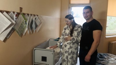 "Ще навіть почула гімн": що кажуть батьки новонароджених у новорічну ніч в Ужгородському пологовому