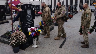 У Сумах вшановують пам'ять полковника Євгена Коростильова У Сумах вшановують пам'ять полковника Євгена Коростильова