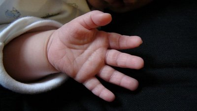 Не знайшли інших насильницьких ушкоджень: подробиці смерті дворічної дитини на Чернігівщині