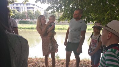 Найбільший живий замкнений ланцюг: в Ужгороді 2 437 людей встановили рекорд України Найбільший живий замкнений ланцюг: в Ужгороді 2 437 людей встановили рекорд України