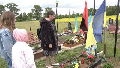 "Пішов служити, як і менший брат": спогади матері загиблого Героя України з Волині Романа Марценюка