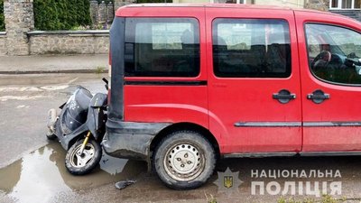 На Вінниччині неповнолітній скутерист в’їхав у автівку На Вінниччині неповнолітній скутерист в’їхав у автівку
