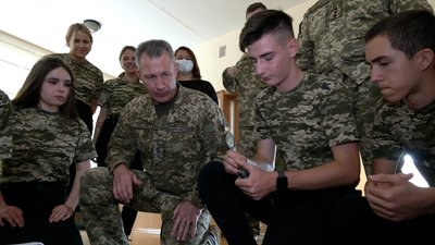 Урок від військових: рівненських школярів навчали учасники бойових дій Урок від військових: рівненських школярів навчали учасники бойових дій