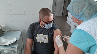 У Харкові 13 журналістів та громадських діячів вакцинувалися від COVID-19 У Харкові 13 журналістів та громадських діячів вакцинувалися від COVID-19